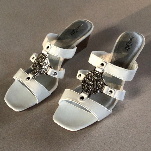 🦋New east 5th Wedges..NWOT - Picture 2 of 7